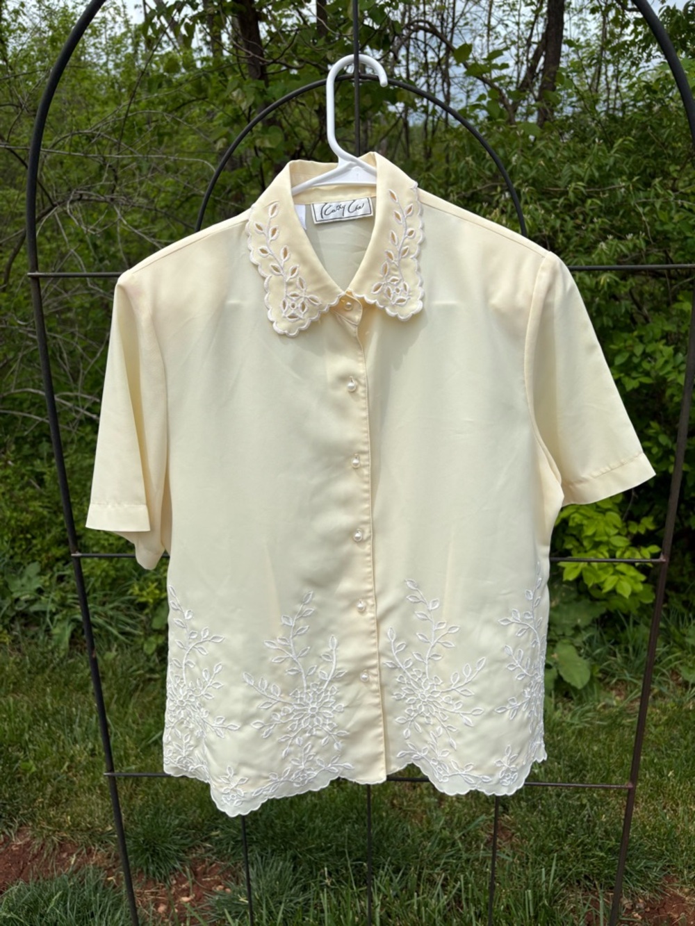 Vintage Pale Yellow Kathy Che Embroidered Short Sleeve Blouse Button Down Floral